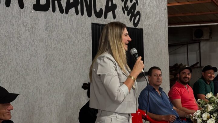 Gabinete Itinerante chega ao Assentamento Floresta Branca e aproxima ainda mais a gestão da população