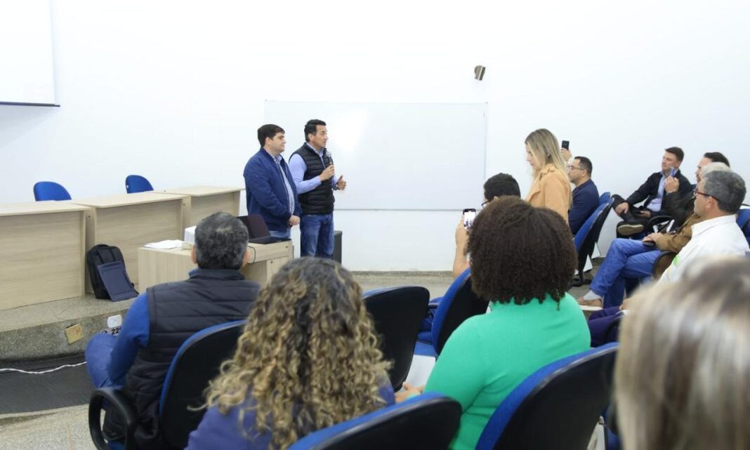 Em Naviraí prefeitura firma parcerias e qualifica servidores