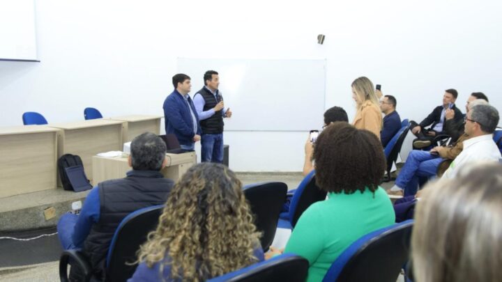 Em Naviraí prefeitura firma parcerias e qualifica servidores