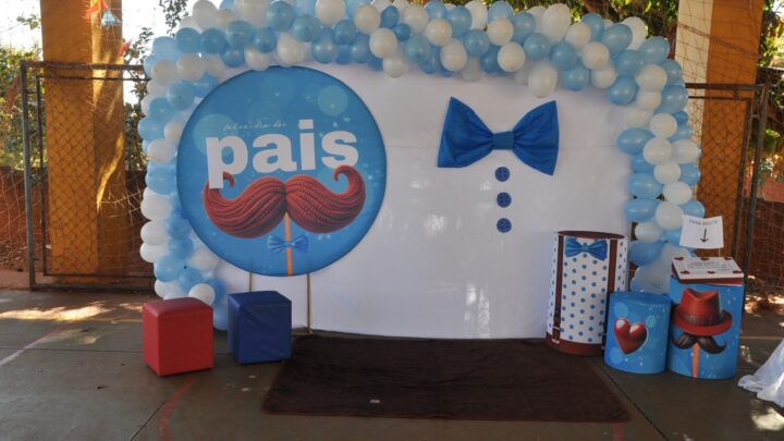 ESCOLA CEMUR PRESTOU HOMENAGENS AOS PAIS DOS ALUNOS COM APRESENTAÇÕES CULTURAIS E SORTEIO DE BRINDES.