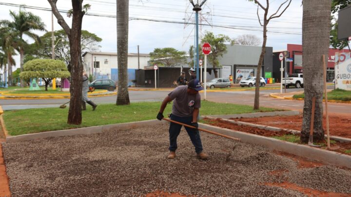 Secretaria de Obras e Meio Ambiente trabalham na Avenida Deputado Fernando Saldanha