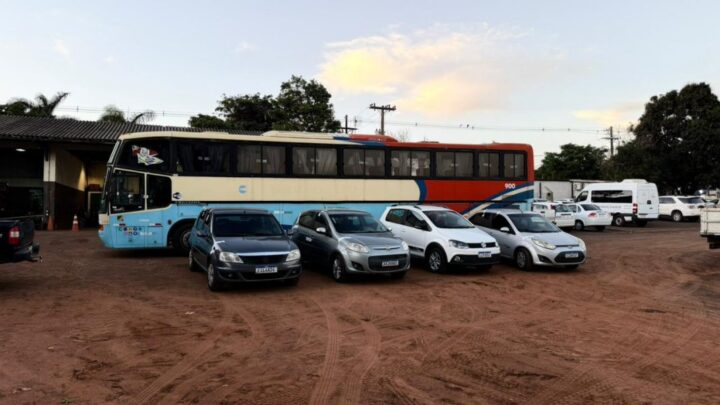 Prefeitura de Naviraí recebe veículos e pneus da Receita Federal