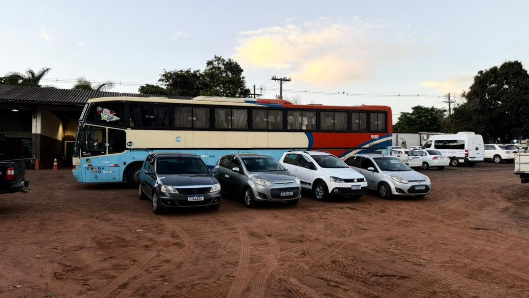 Prefeitura de Naviraí recebe veículos e pneus da Receita Federal