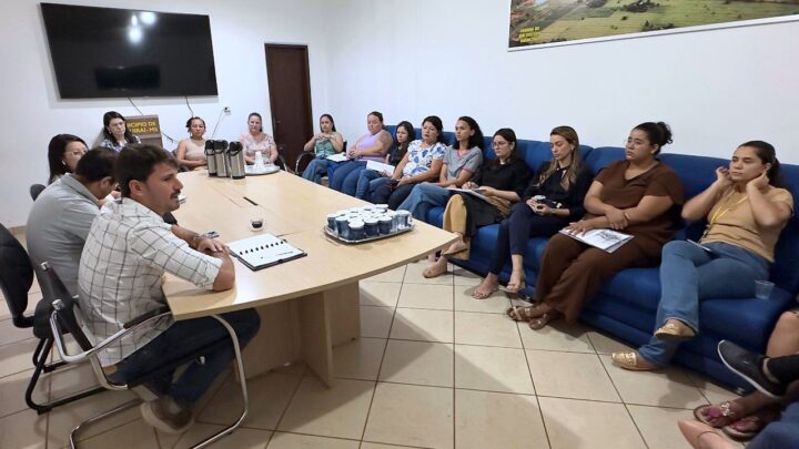 Prefeito Thalles recebe mães de alunos autistas e reforça compromisso a causa