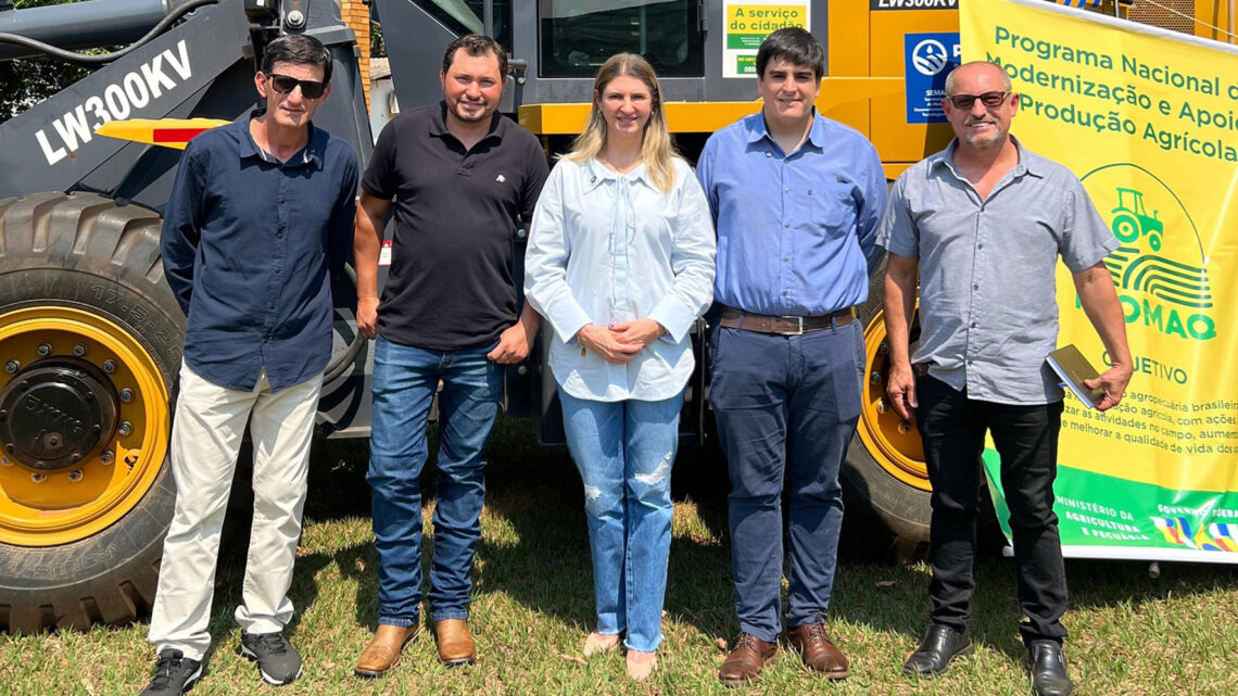 Eldorado presente em importante entrega de equipamentos para o desenvolvimento rural