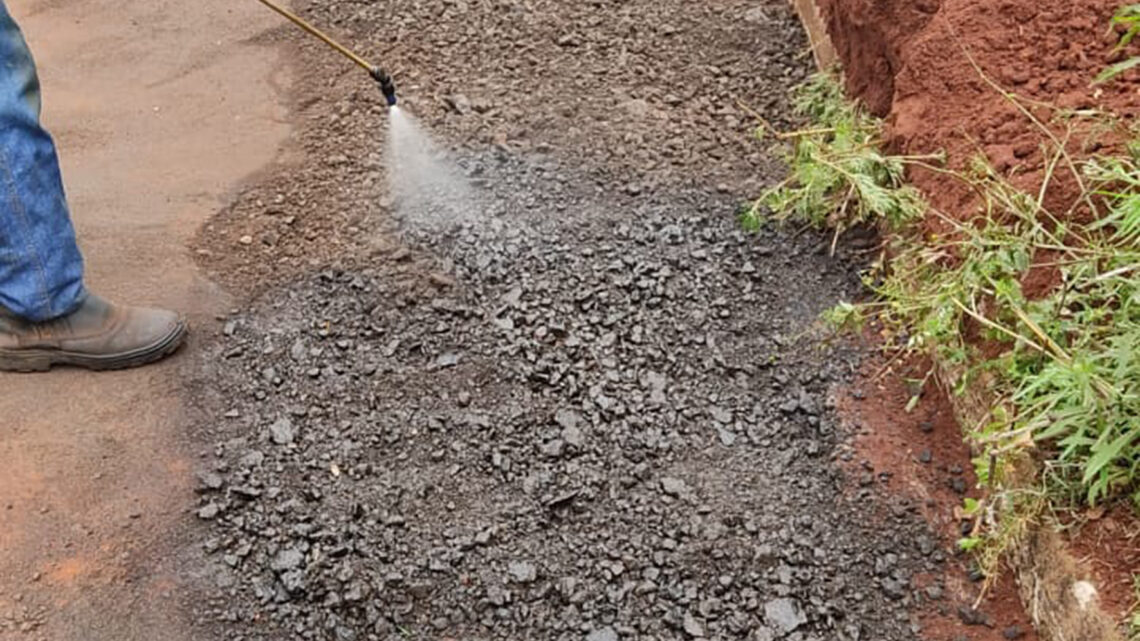 Prefeitura realiza serviço de tapa-buracos no bairro Cerâmica