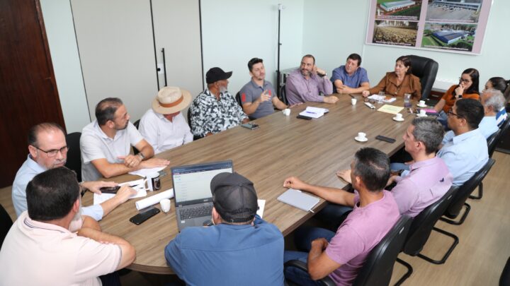 Governo de Mundo Novo realiza reunião administrativa com secretários municipais