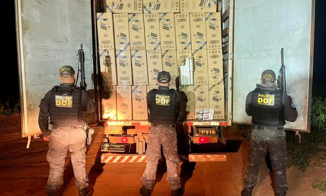 Caminhão furtado em Naviraí é recuperado com 15 mil pacotes de cigarros contrabandeados