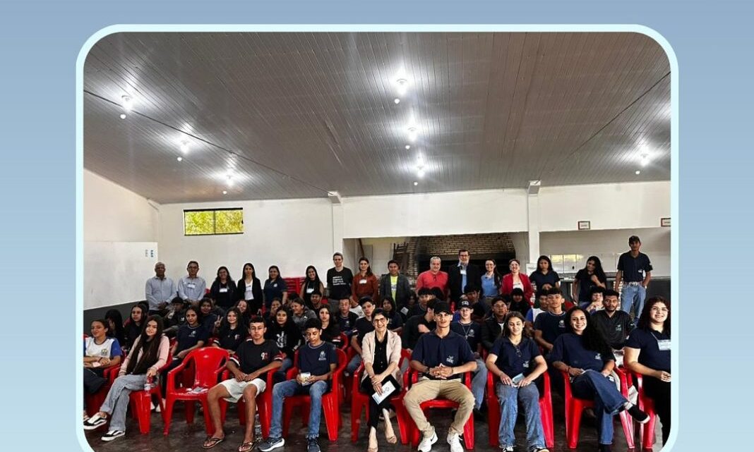 Educação realiza a 1ª Feira de Profissões com alunos do 9º ano