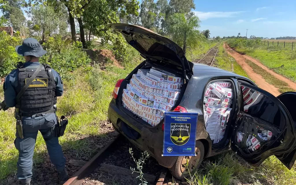 Motorista foge após ficar preso em trilhos com R$ 105 mil em cigarros