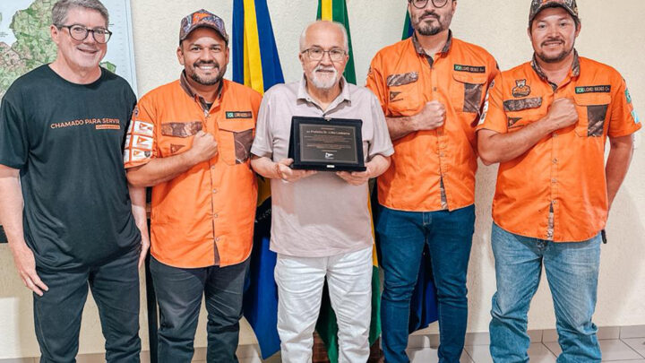 ADMIRAÇÃO E PARCERIA MARCAM ENTREGA DE HOMENAGEM DOS LEGENDÁRIOS MANADA IGUATEMI AO PREFEITO DR. LÍDIO LEDESMA