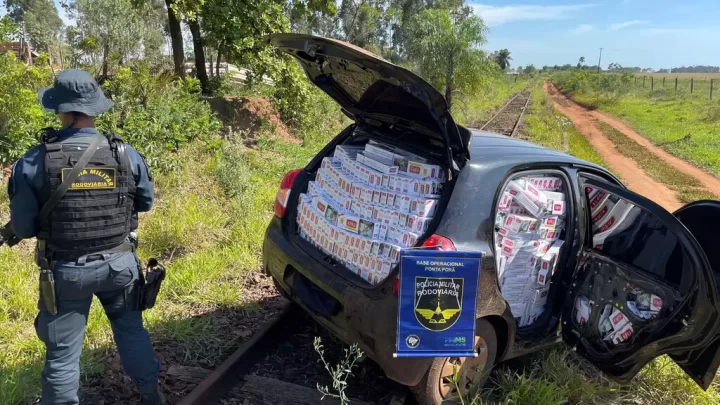 Motorista foge após ficar preso em trilhos com R$ 105 mil em cigarros