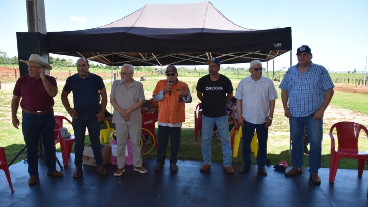 ASSISTÊNCIA SOCIAL PROMOVEU CONFRATENIZAÇÃO PARA OS ALUNOS DO PROGRAMA “NOVO OLHAR”, COM ALMOÇO E MUITAS BRICANDEIRAS.