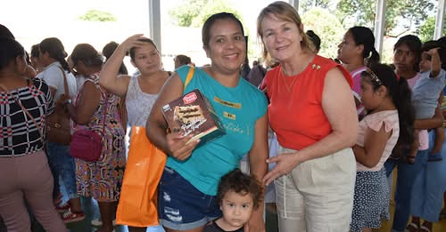 CAFÉ DA MANHÃ ESPECIAL ENCERRA AS ATIVIDADES DOS PROGRAMAS SOCIAIS MANTIDOS PELA PREFEITURA DE IGUATEMI EM 2025, COM DISTRIBUIÇÃO DE CESTAS DE NATAL.