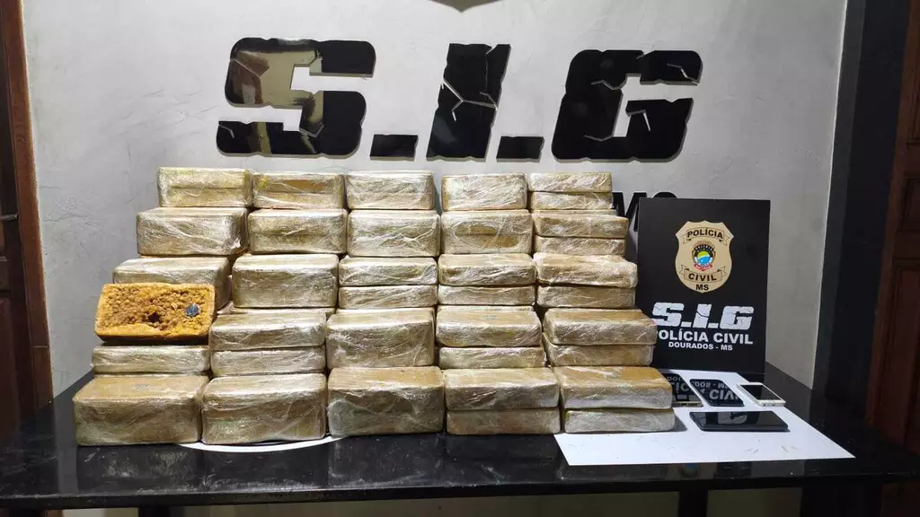 Hilux lotada com 158 quilos de cocaína leva sogro e genro à prisão