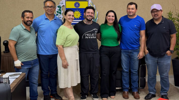 Conhecimento e preservação: projeto sobre ariranhas é apresentado no gabinete