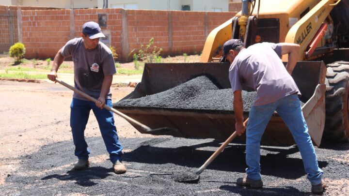 Governo de Mundo Novo avança com obras de tapa-buracos nos bairros