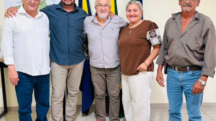 PREFEITO DR. LÍDIO LEDESMA RECEBE REPRESENTANTES DO SINDICATO DOS TRABALHADORES RURAIS DE IGUATEMI