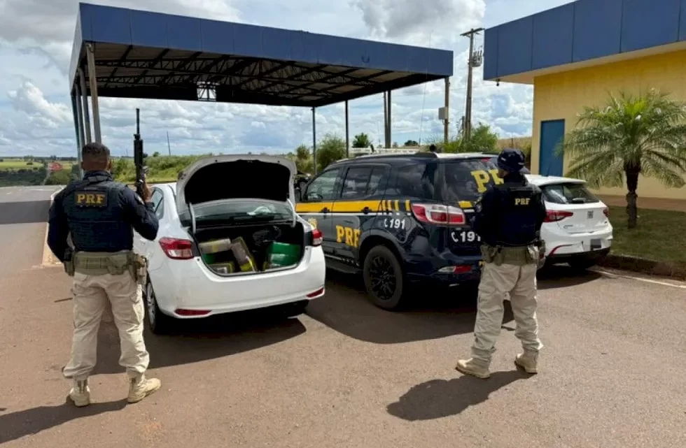 Eldorado – Motorista tenta fugir, mas PRF intercepta 280 kg de droga e prende comparsa