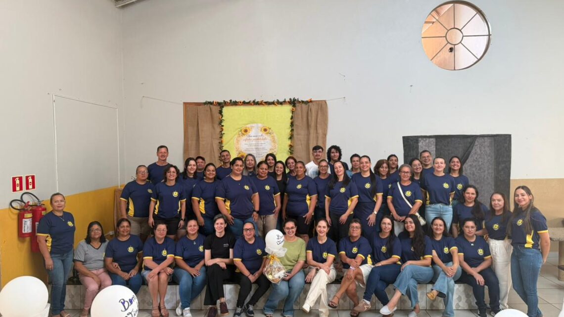 PROFESSORES DA ESCOLA MUNICIPAL DE TEMPO INTEGRAL TANCREDO NEVES FORAM RECEPCIONADOS COM CAFÉ DA MANHÃ ESPECIAL.
