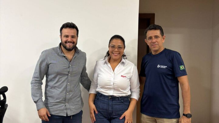 SECRETÁRIO MUNICIPAL DE DESENVOLVIMENTO ECONÔMICO E O GESTOR DA CASA DO TRABALHADOR PARTICIPARAM DE ENCONTRO COM REPRESENTANTES DA EMPRESA ALIMENTOS ZAELI