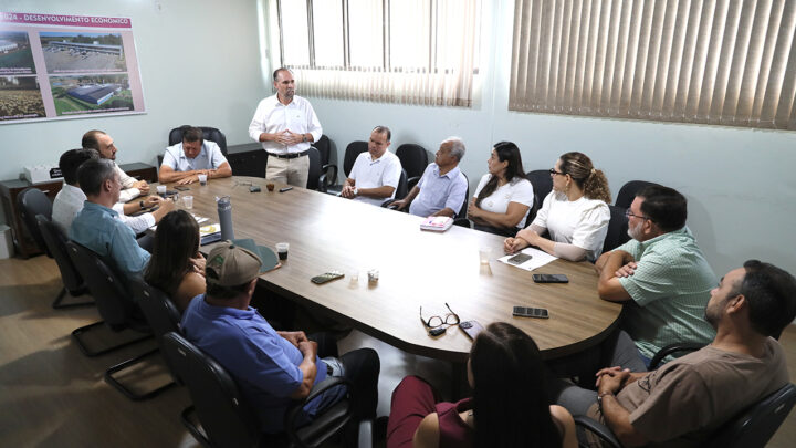 Governo de Mundo Novo realiza reunião administrativa com secretariado