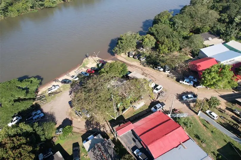 Governo de Mundo Novo reforça infraestrutura no Porto Isabel com reparos na rampa e manutenção da estrada de acesso