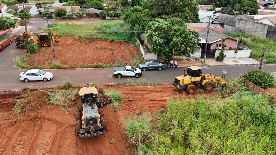 Prefeitura inicia limpeza de terrenos notificados e proprietários serão multados