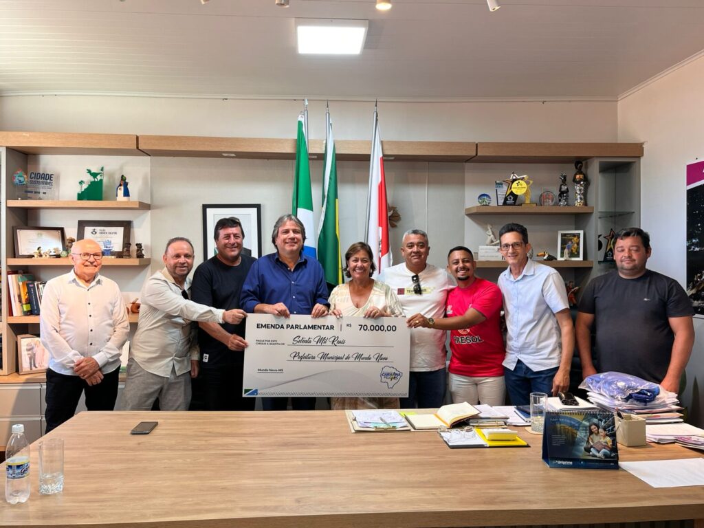 Deputado Pedro Caravina realizou entrega de cheque simbólico para Esporte de Mundo Novo